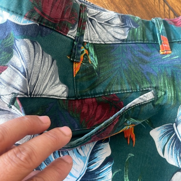 NWT Gap Men’s Floral tropical Hawaiian green flat front chino shorts size 38 - Picture 12 of 15